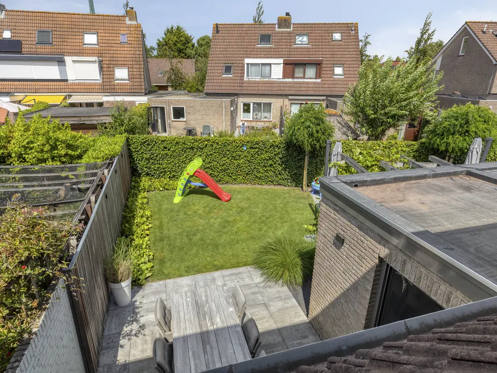 Oranjerie 11, THOLEN