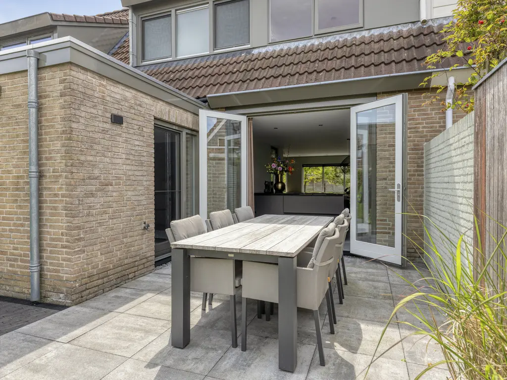 Oranjerie 11, THOLEN