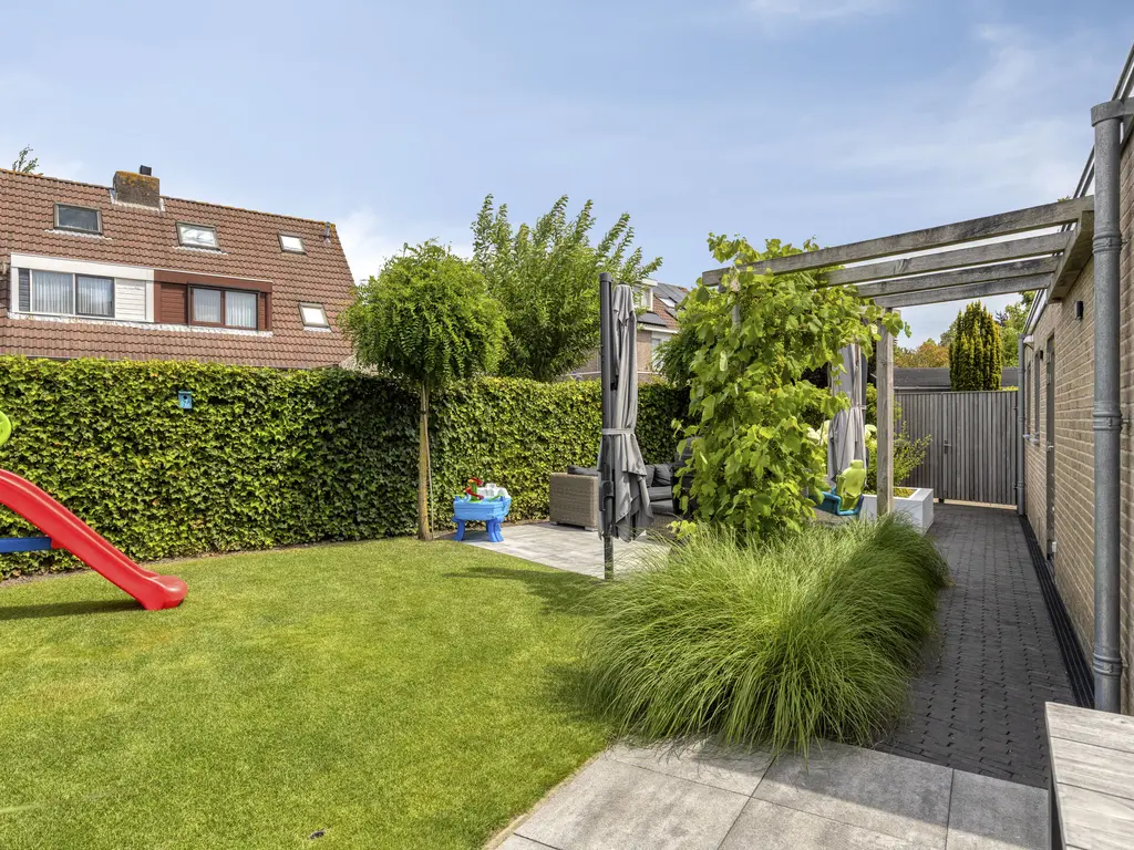 Oranjerie 11, THOLEN