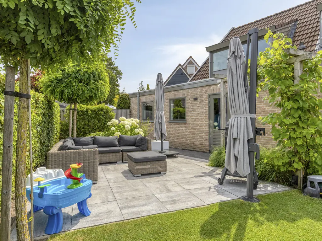 Oranjerie 11, THOLEN