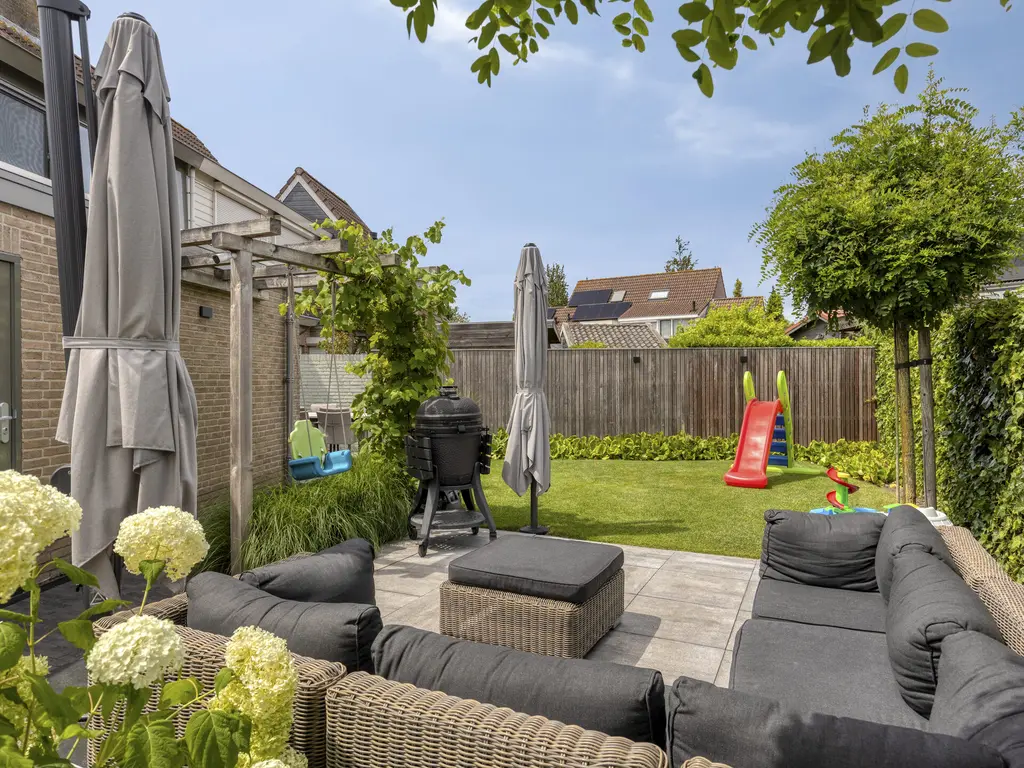 Oranjerie 11, THOLEN