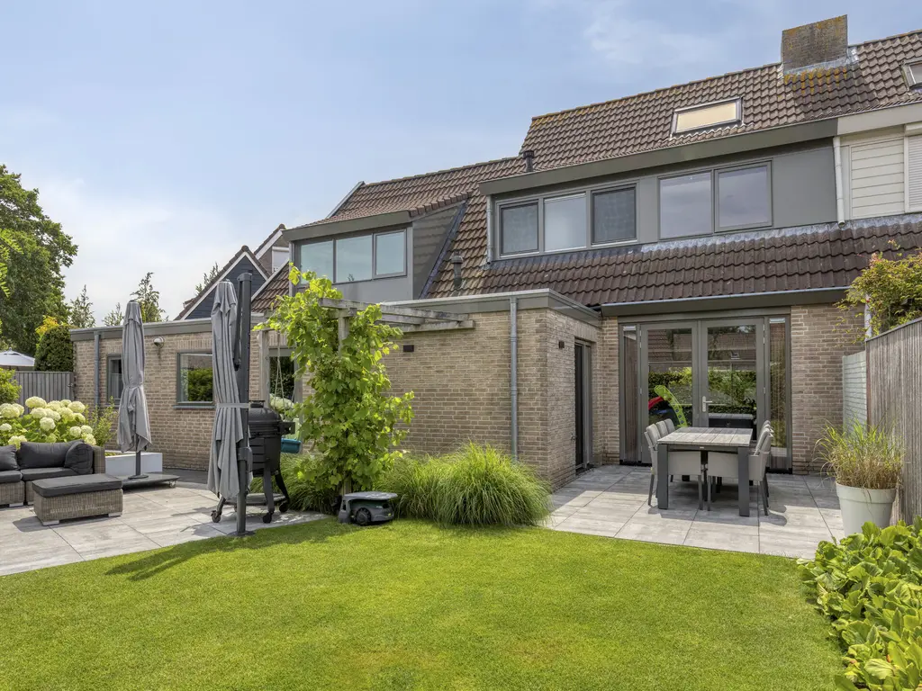 Oranjerie 11, THOLEN