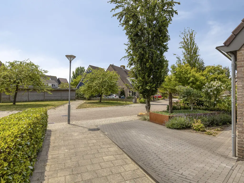 Oranjerie 11, THOLEN