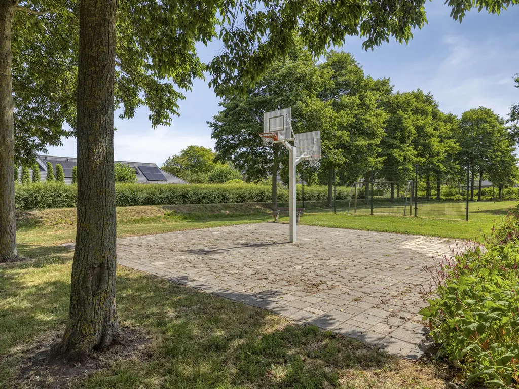 Oranjerie 11, THOLEN