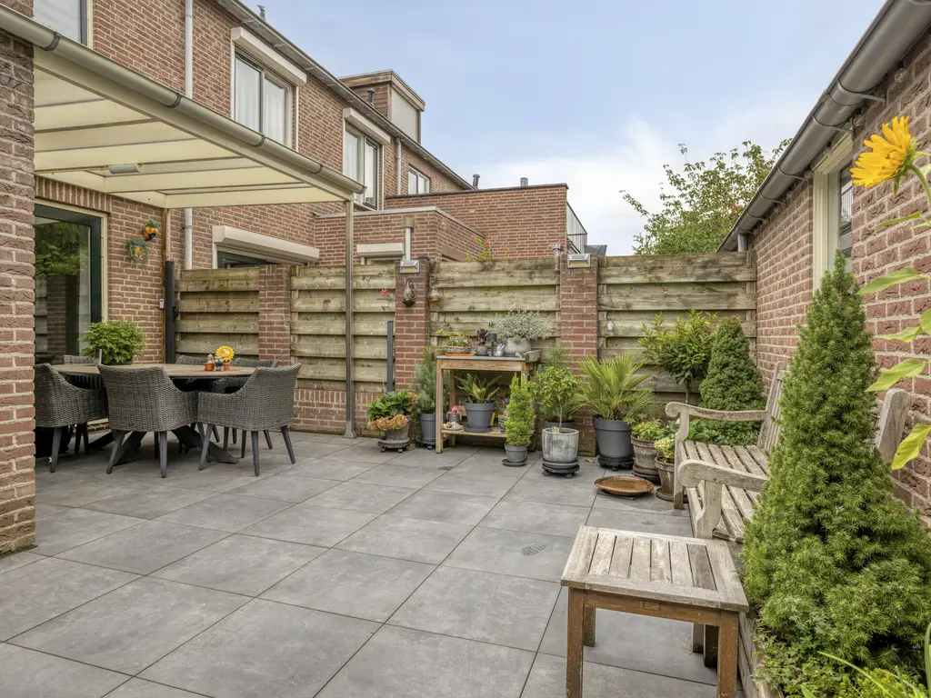 Kuipersdreef 28, THOLEN