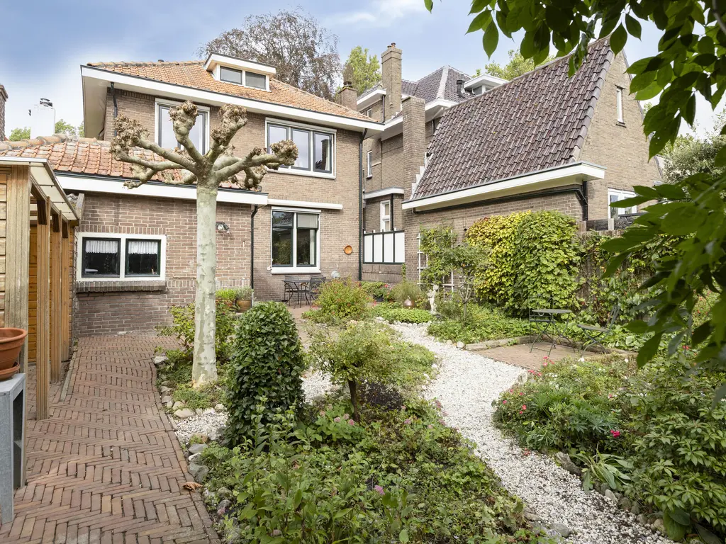 Bolwerk 9, THOLEN