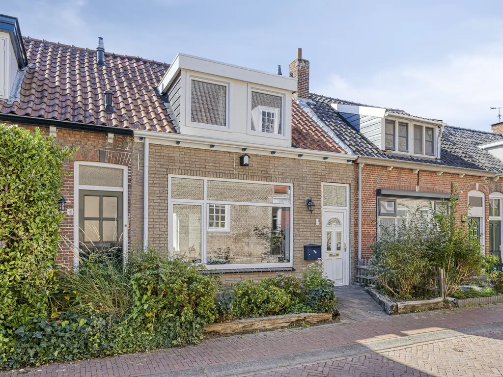 Paulinastraat 8, THOLEN