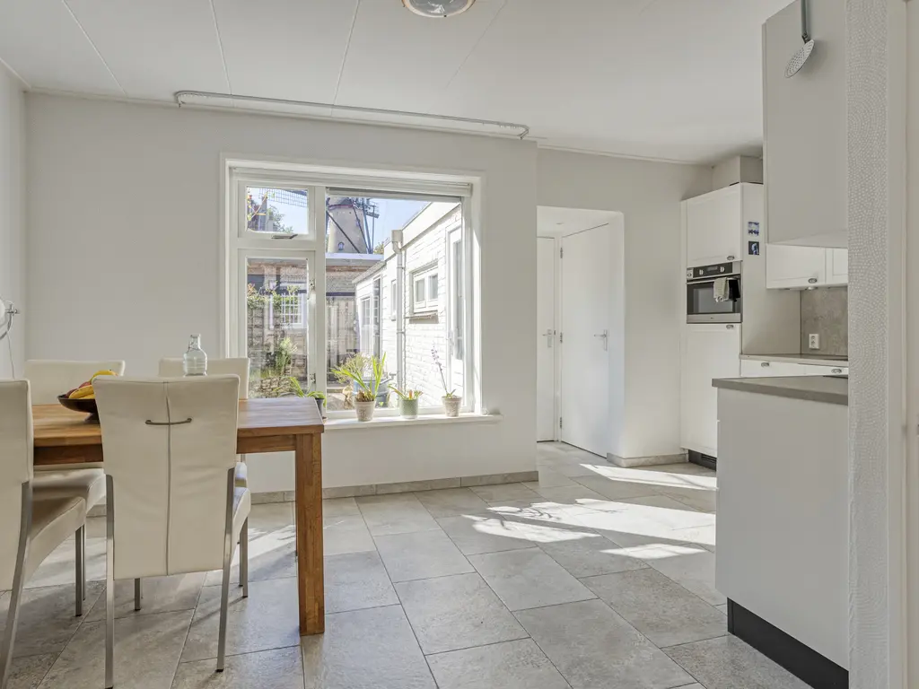 Paulinastraat 8, THOLEN