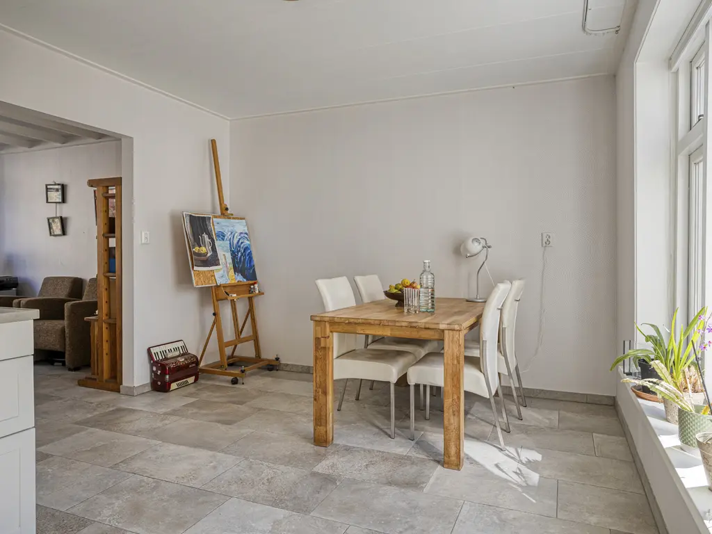 Paulinastraat 8, THOLEN
