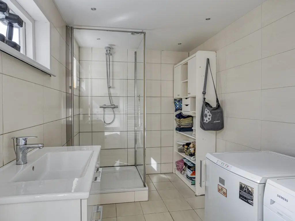 Paulinastraat 8, THOLEN