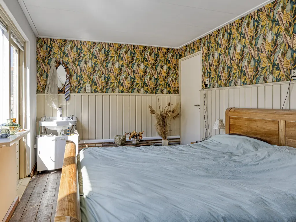 Paulinastraat 8, THOLEN
