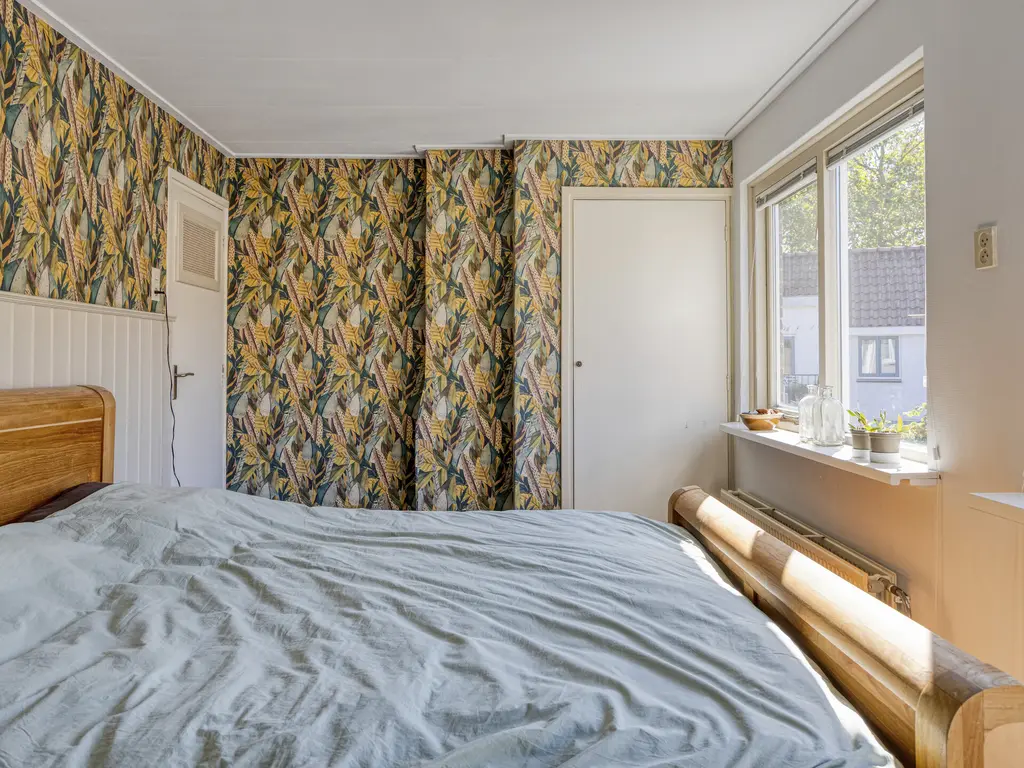 Paulinastraat 8, THOLEN