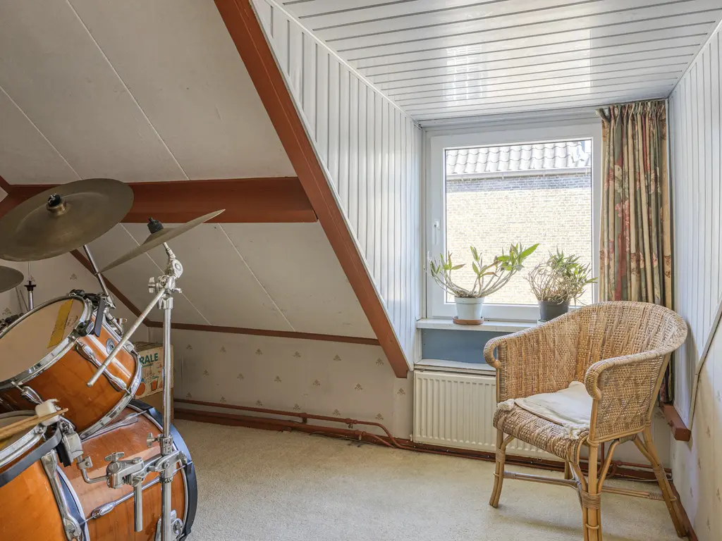 Paulinastraat 8, THOLEN