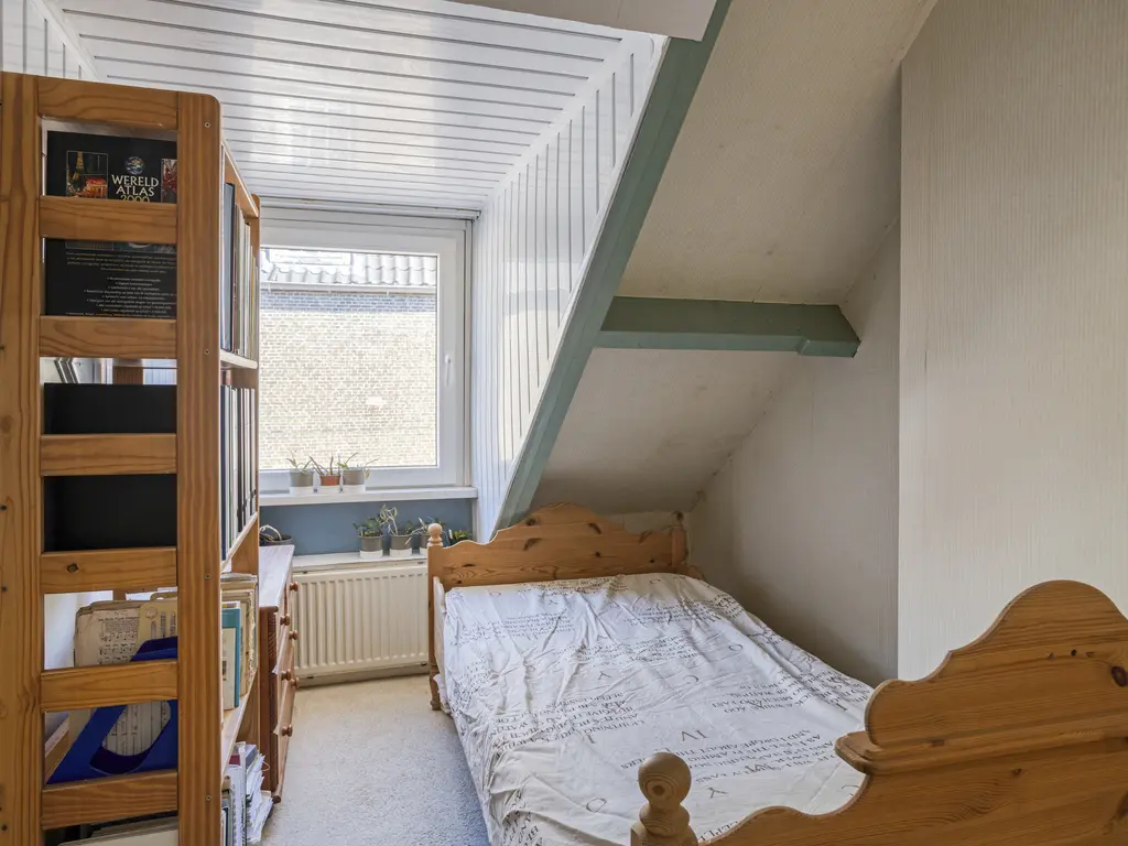 Paulinastraat 8, THOLEN