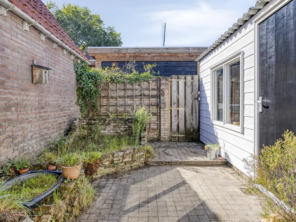 Paulinastraat 8, THOLEN