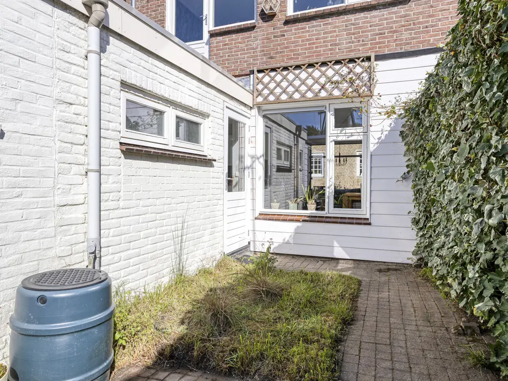Paulinastraat 8, THOLEN