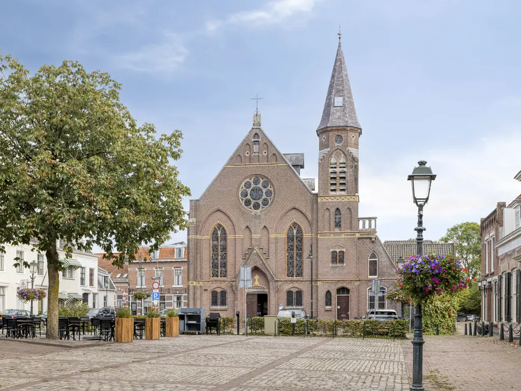 Paulinastraat 8, THOLEN