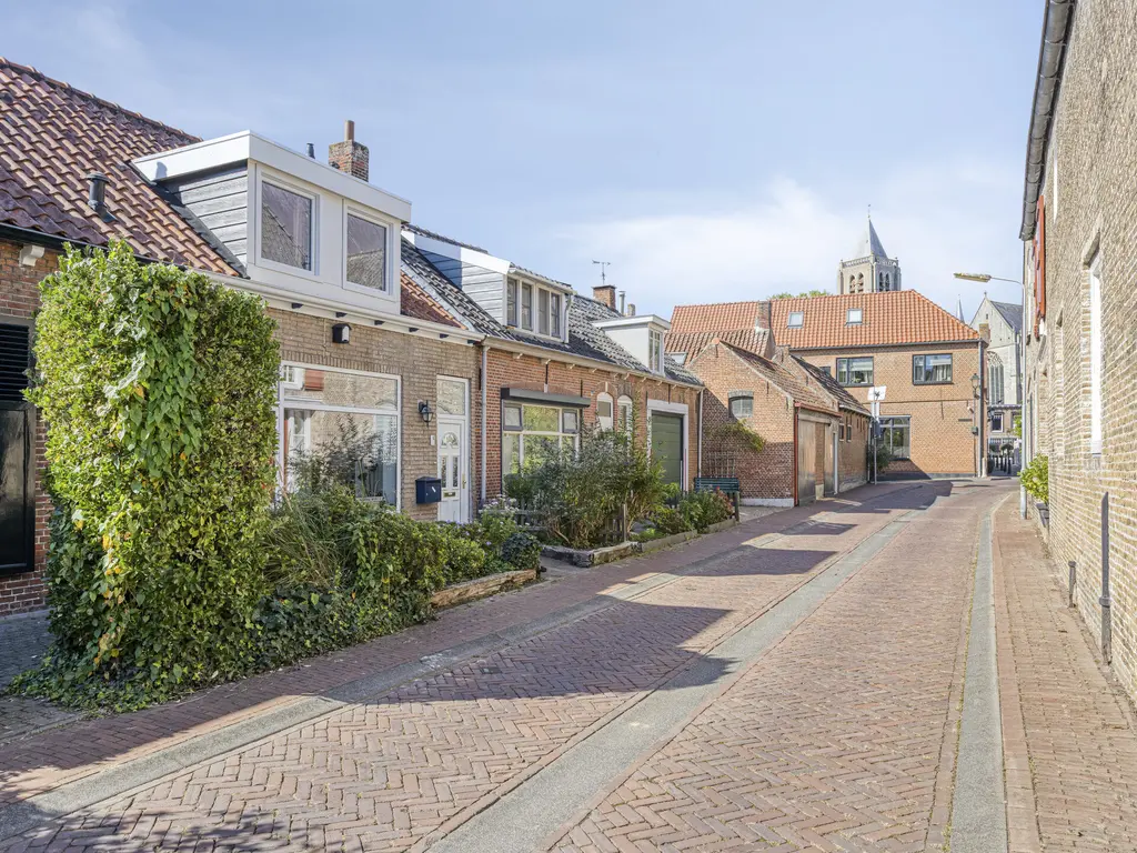 Paulinastraat 8, THOLEN