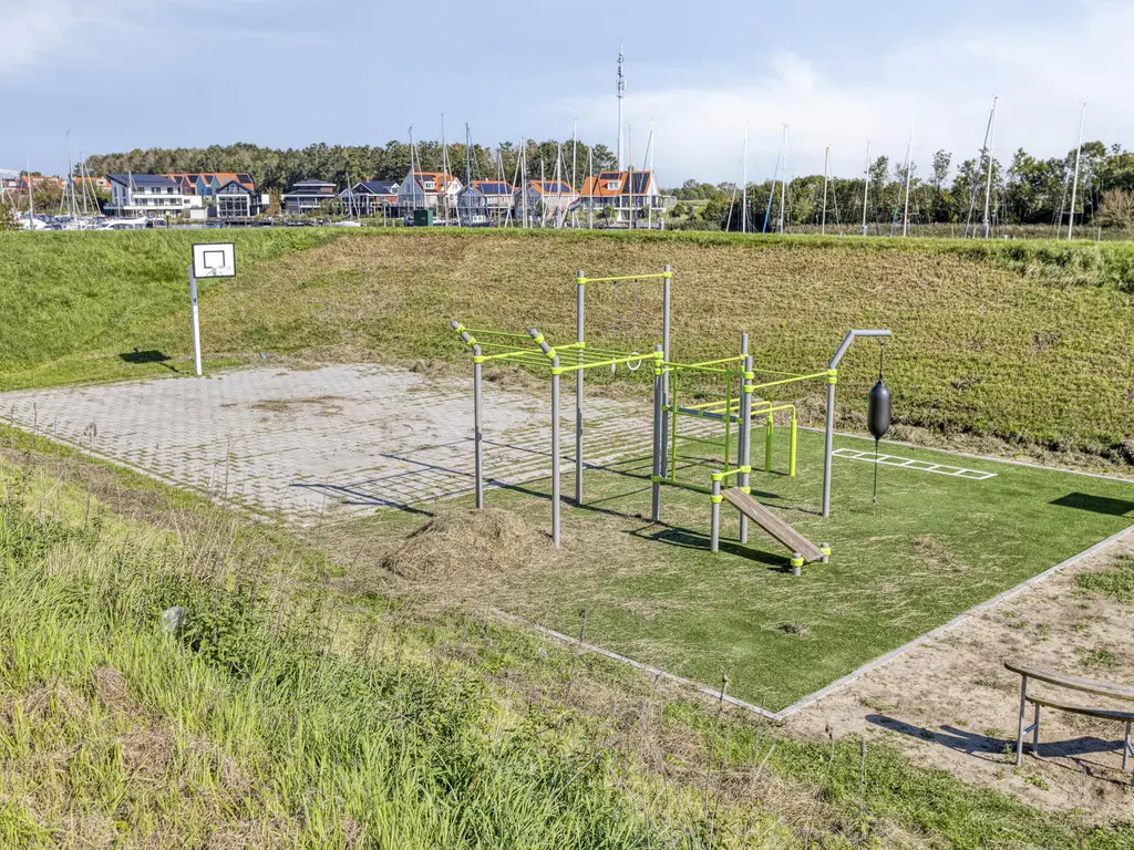 Paulinastraat 8, THOLEN