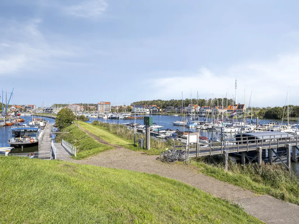 Paulinastraat 8, THOLEN