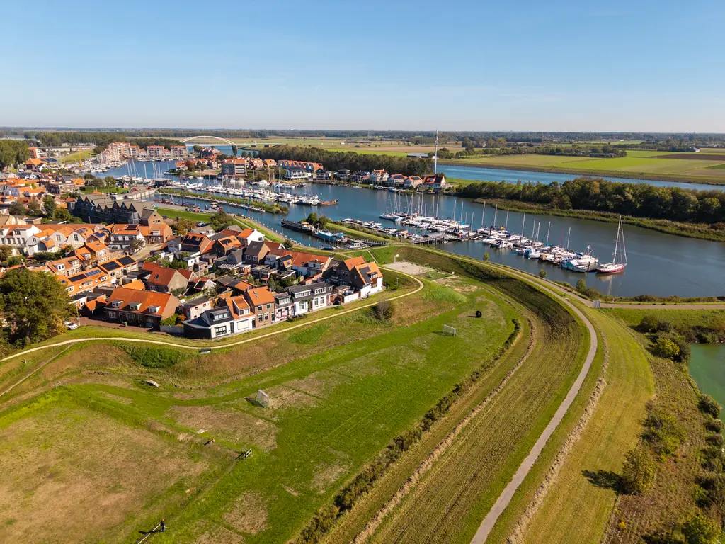 Paulinastraat 8, THOLEN