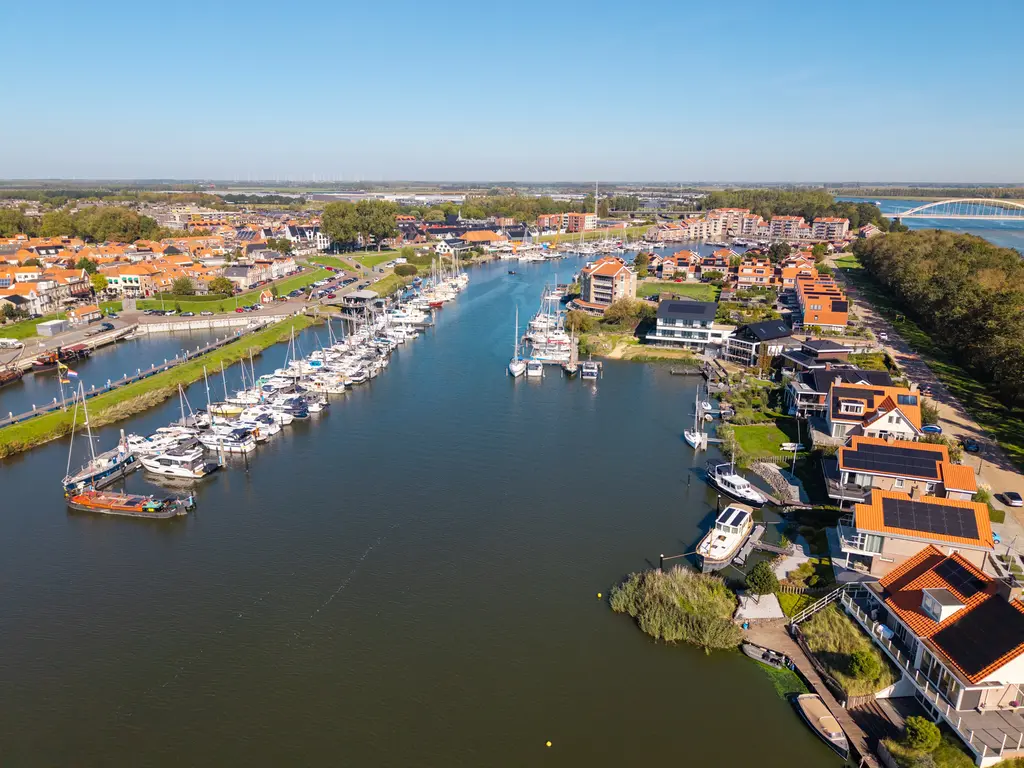 Paulinastraat 8, THOLEN
