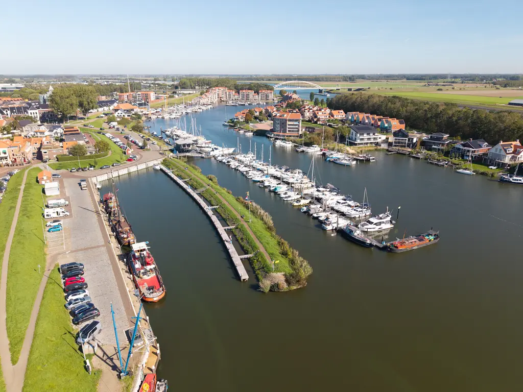 Paulinastraat 8, THOLEN