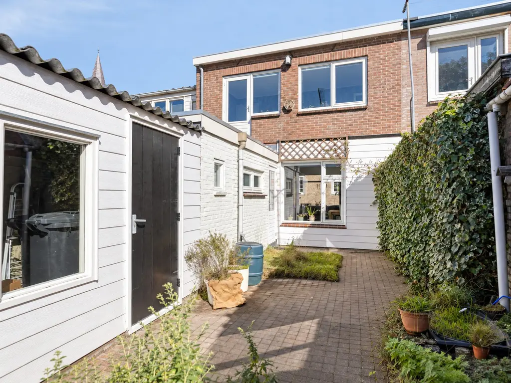 Paulinastraat 8, THOLEN
