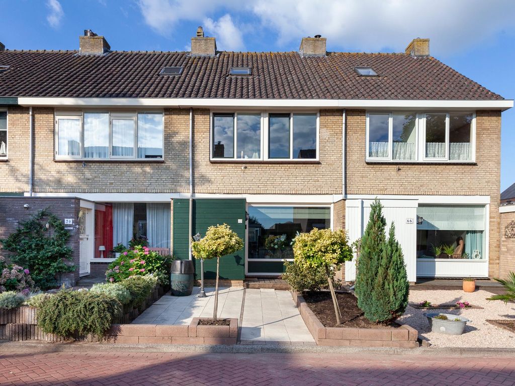 Prins Bernhardstraat 68, WAARDER