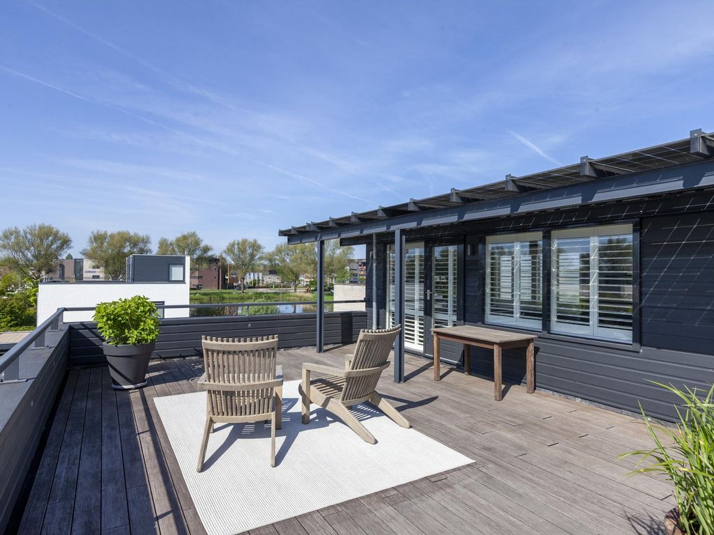Vegakade 2, WOERDEN