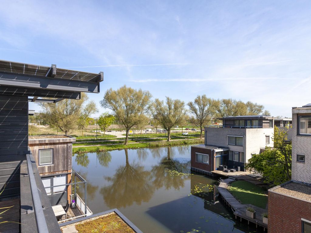 Vegakade 2, WOERDEN