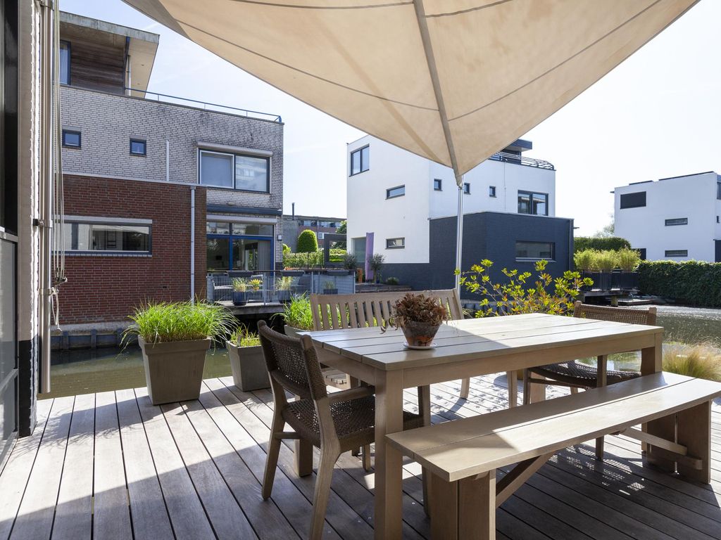 Vegakade 2, WOERDEN