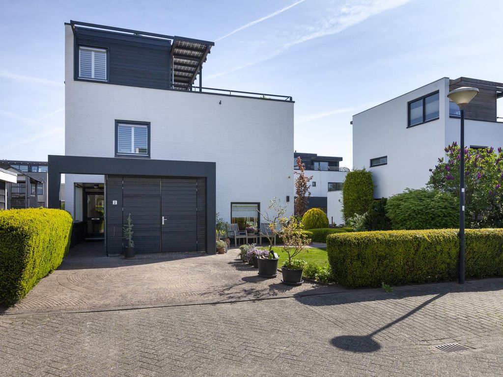Vegakade 2, WOERDEN