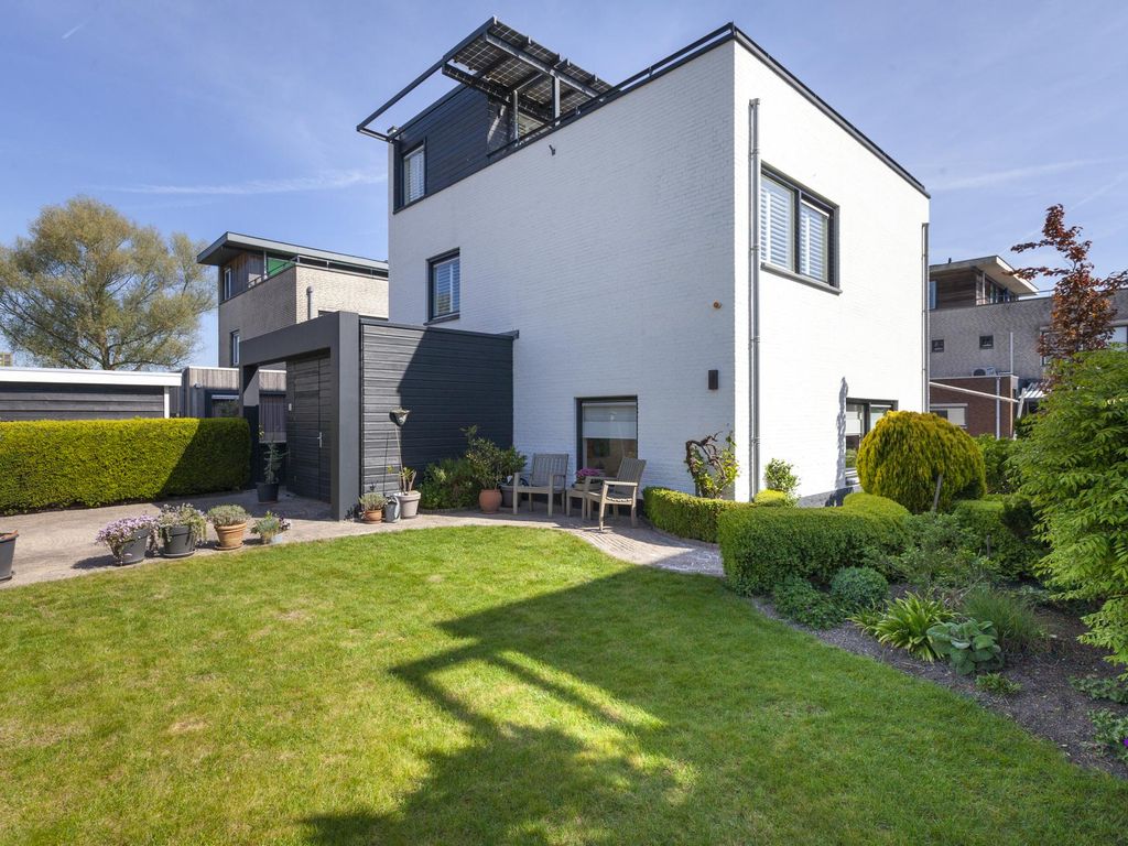 Vegakade 2, WOERDEN