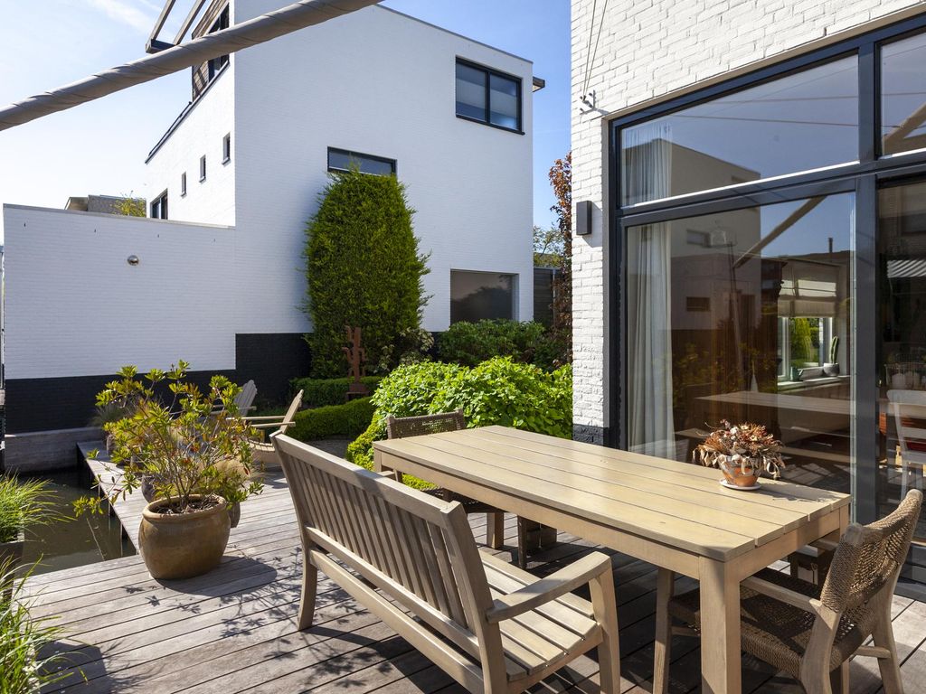 Vegakade 2, WOERDEN