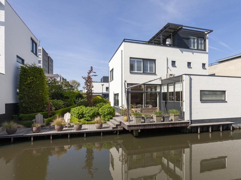 Vegakade 2, WOERDEN