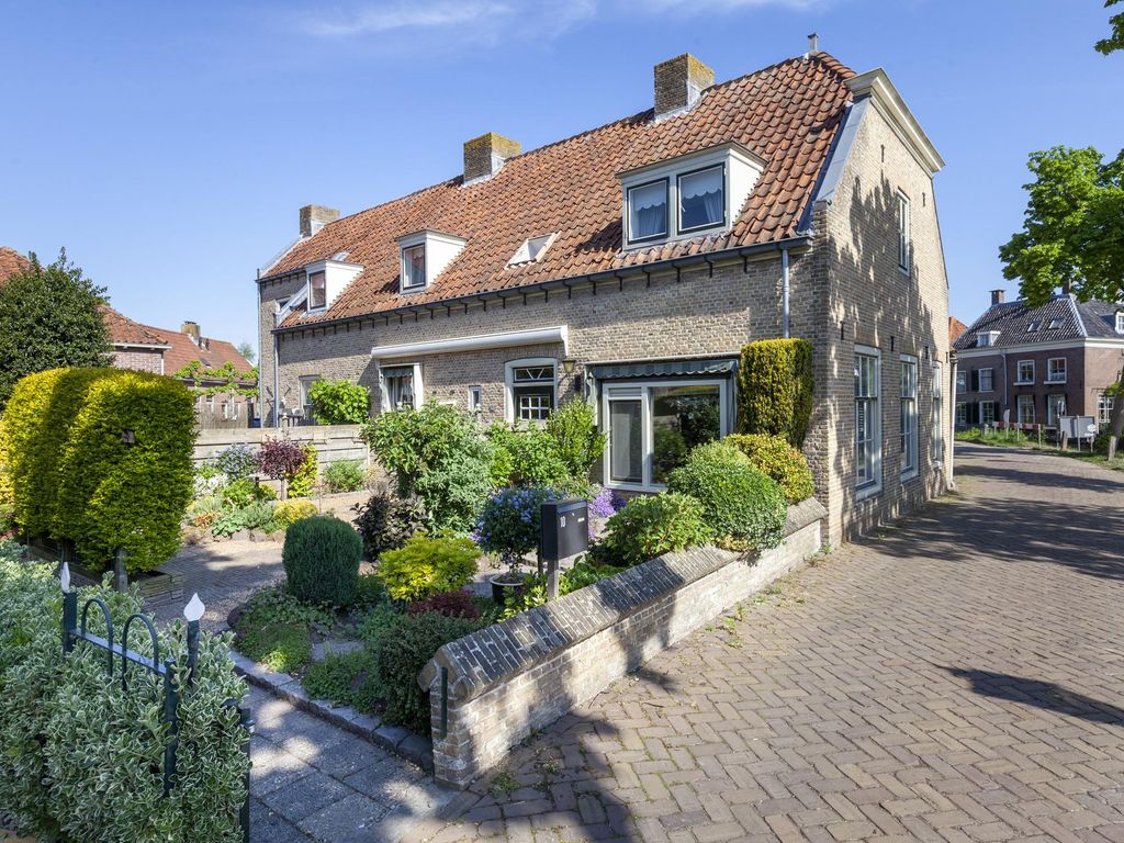Raadhuisstraat 10, LINSCHOTEN