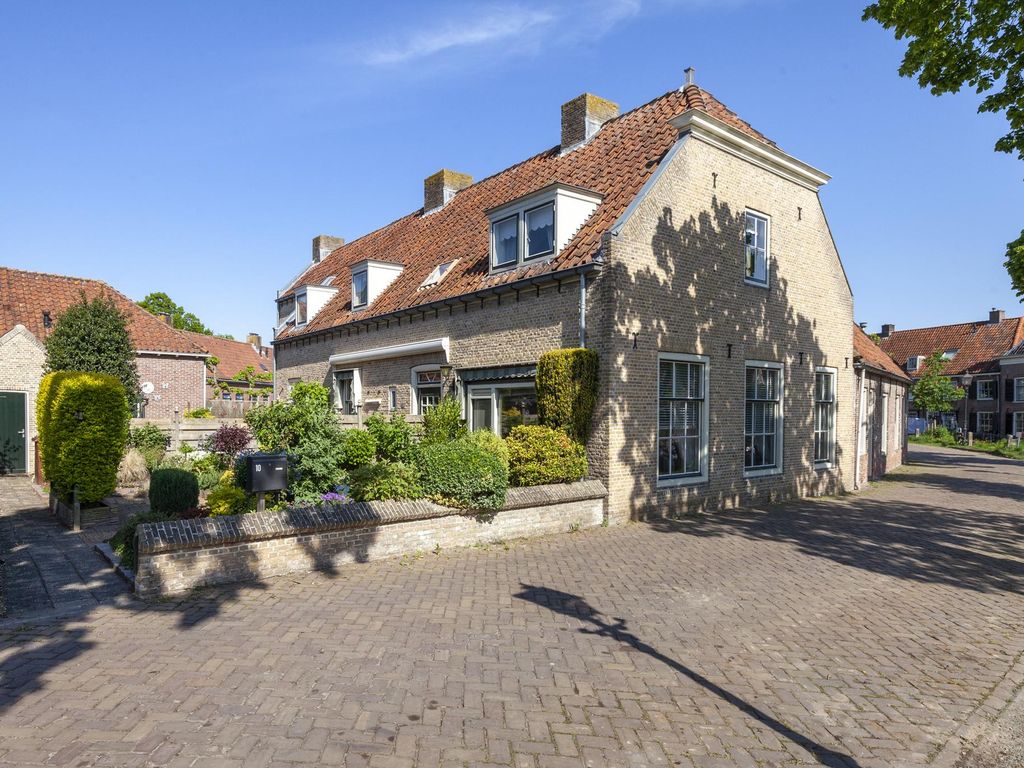 Raadhuisstraat 10, LINSCHOTEN