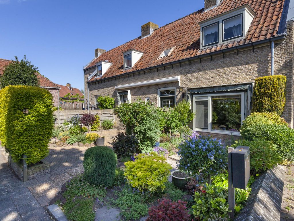 Raadhuisstraat 10, LINSCHOTEN