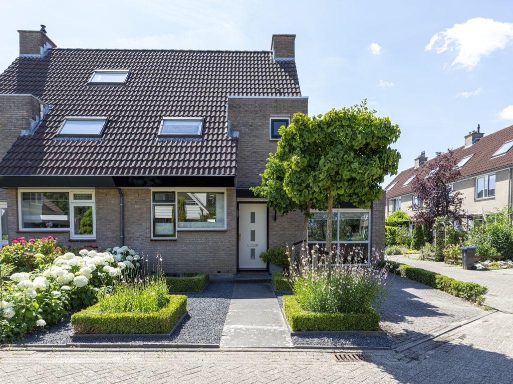 Ganzerikveld 12, WOERDEN