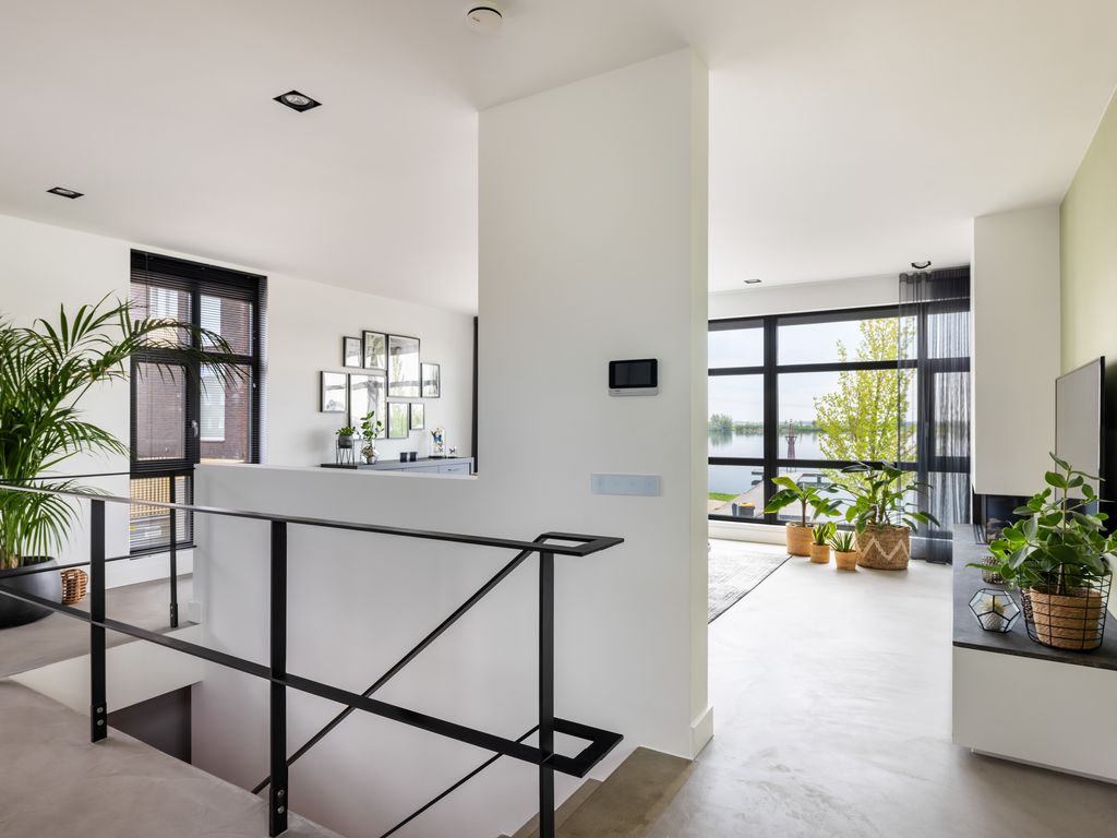 Meer van Annecy 7, WOERDEN