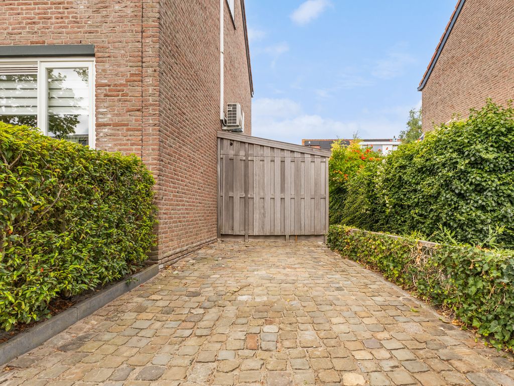 Vaartuigenlaan 28, Woerden