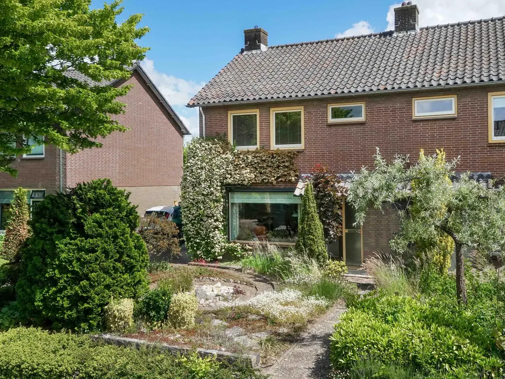 Holleweg 25, HOOGLANDERVEEN