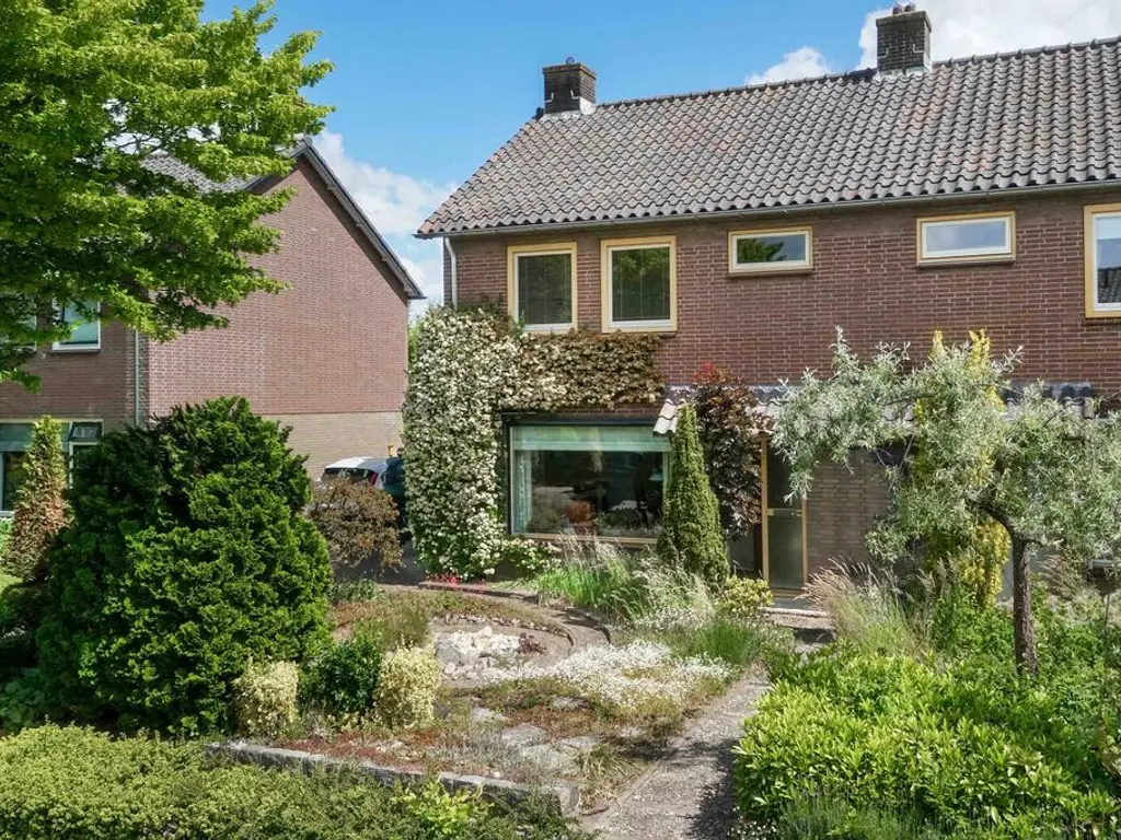 Holleweg 25, HOOGLANDERVEEN