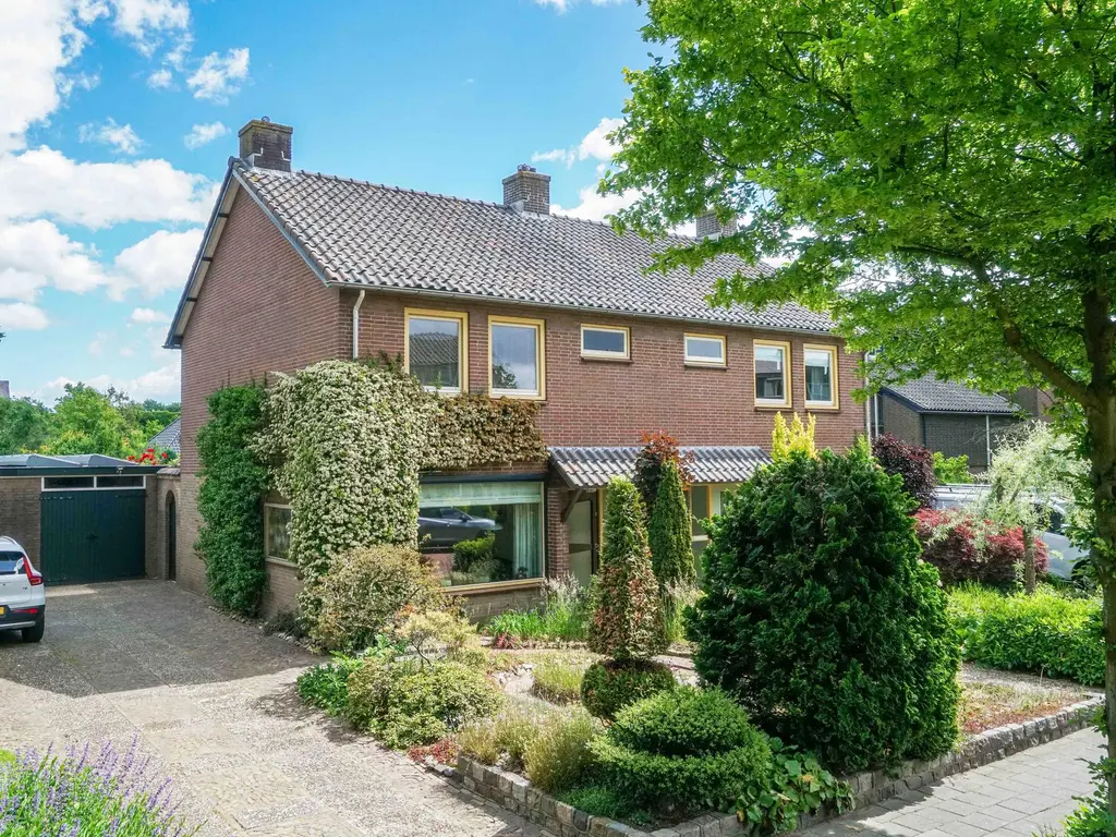 Holleweg 25, HOOGLANDERVEEN