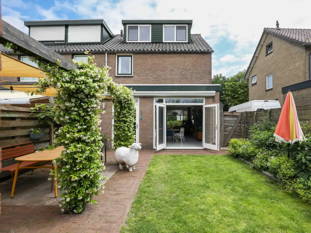 Oude Kerklaan 34, HOOGLAND