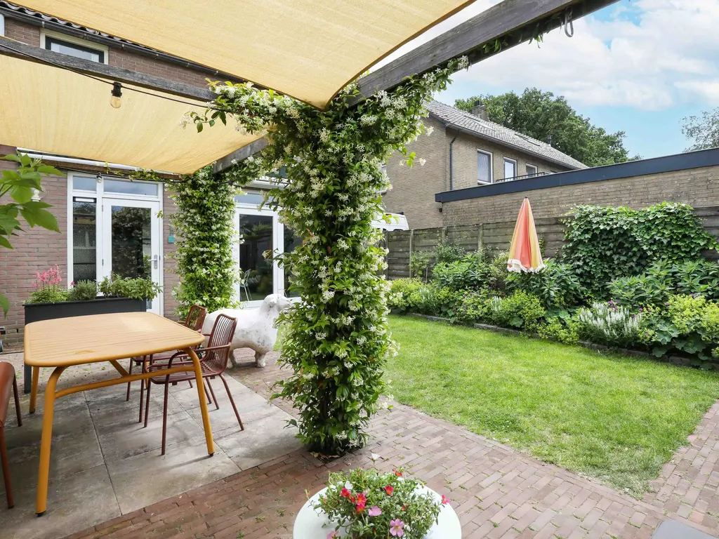 Oude Kerklaan 34, HOOGLAND