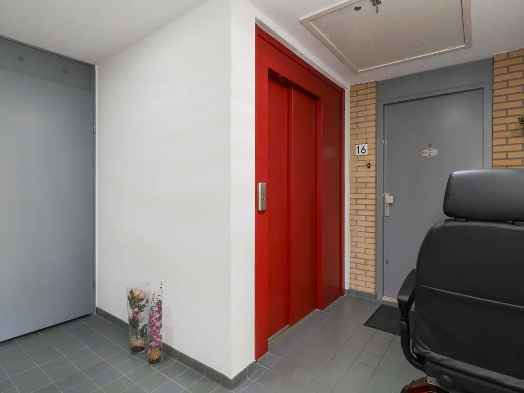 Kraailandhof 16, HOOGLAND