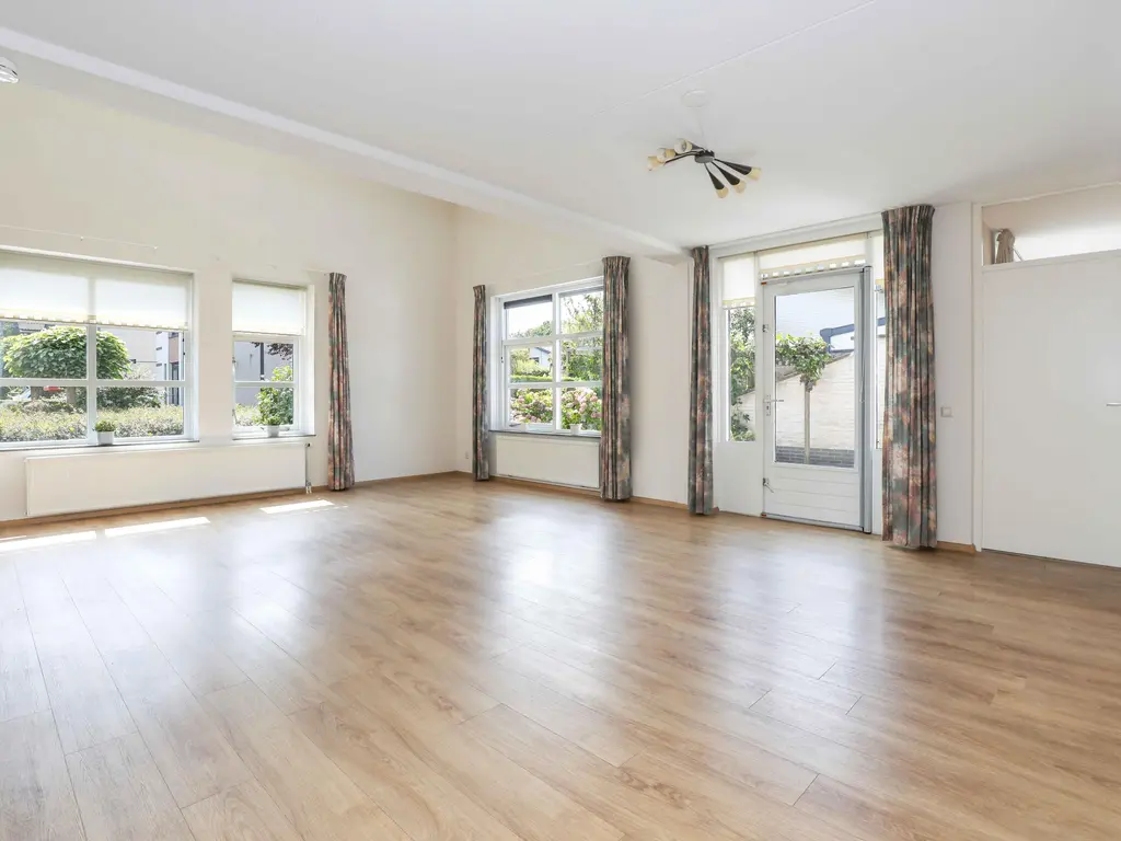 Wittert van Hooglandlaan 18, HOOGLAND