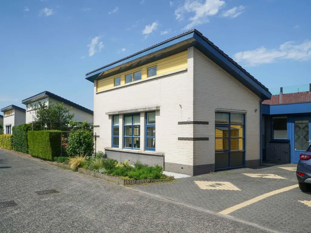 Wittert van Hooglandlaan 18, HOOGLAND